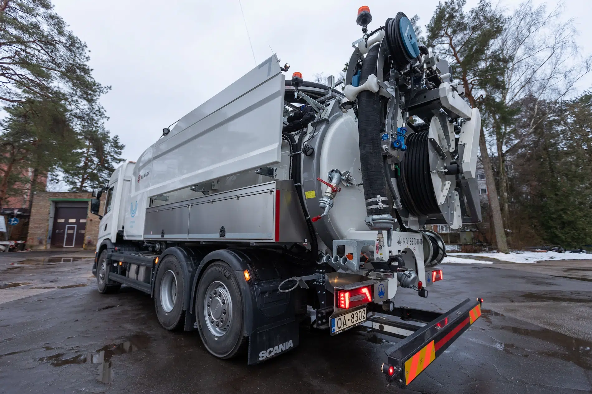 Maksas pakalpojumi 1 Jaunais auto suknis